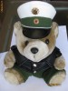 URSULET DIN PLUS IMBRACAT IN COSTUM DE POLITIE GERMAN
