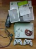 Vand XBOX 360 (Jasper); 120 gb hdd, 2 manete, 1 PLAY &amp;amp;amp;amp; CHARGE KIT + 1 joc GEARS OF WAR 2
