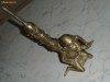 Pipa sculptata din bronz