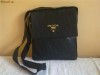 Prada Geanta Tip Postas Borseta de umar asemanator Piele Gentuta Prada Milano Made in Italia Neagra model Nou Ieftin Okazie