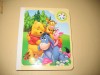 Carte din lemn, contine 6 puzzle-uri cu Winnie the Pooh