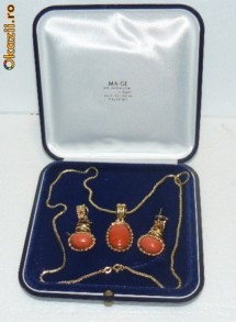 Parure Coral Cabochon ~ Colier cu pandantiv si Cercei ~ Aur 18K, Coral si Briliante foto