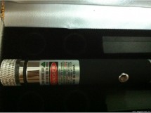 Laser pointer verde 300mW -1 capat proiectii - tip STILOU - RAZA VIZIBILA PANA LA CER!