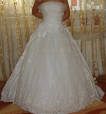 vand rochie mireasa