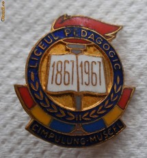 Insigna Liceul Pedagogic - Campulung Muscel - 1867 - 1967