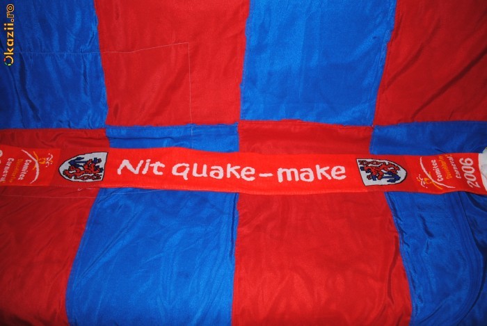 fular nit quake make foto mare