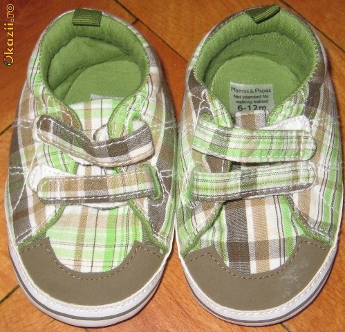 adidasi superbi Mamas& Papas Noi foto mare
