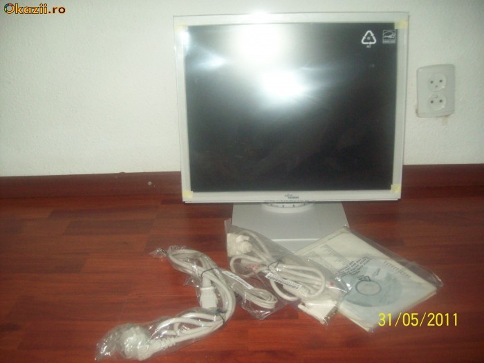 monitor fujitsu siemens foto mare
