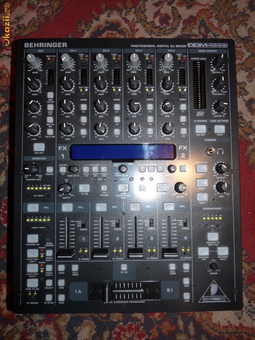 Behringer DDM 4000 foto mare