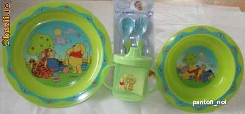 Set pentru hrana pt bebelusi 5 piese:2farfurii/bol+lingurita+furculita+BIBERON CU ADAPTOR DE BAUT,cu 2 manere DISNEY WINNIE THE POOH,nou din UK VERDE foto mare