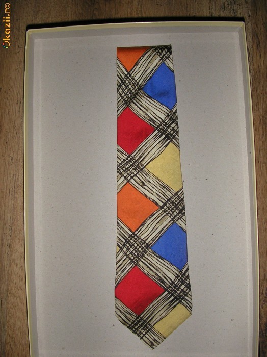 Super cravata  Hugo Boss autentica 100 % ,matase naturala,model deosebit foto mare
