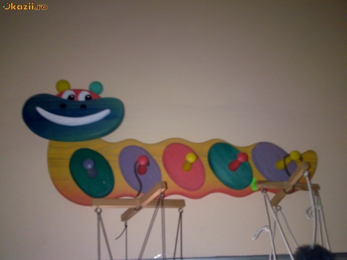 Cuier deosebit din lemn ptr copii omida foto mare
