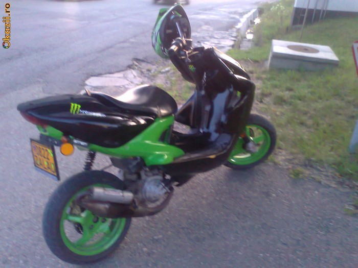 Yamaha Aerox Monster Energy foto mare