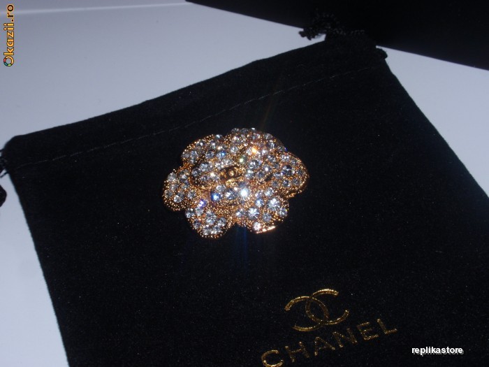 Brosa CHANEL Aurie cu pietricele. Semn CHANEL discret. Replica! Cadou: Saculet CHANEL negru! foto mare