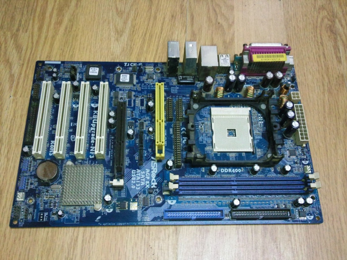 Asrock agp 8x sata ata 133 usb 2.0 foto mare