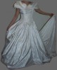 SUPER OKAZIE!!!  ROCHIE MIREASA CU TRENA, TIP PRINTESA, TAFTA , MATASE, BRODERIE LUCRATA CU MANA. ADUSA DIN BELGIA!