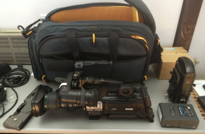 JVC GY-HM 700E CAMERA VIDEO PROFESIONALA cu 2 carduri SDHC foto mare JVC GY-HM 700E CAMERA VIDEO PROFESIONALA cu 2 carduri SDHC foto mare